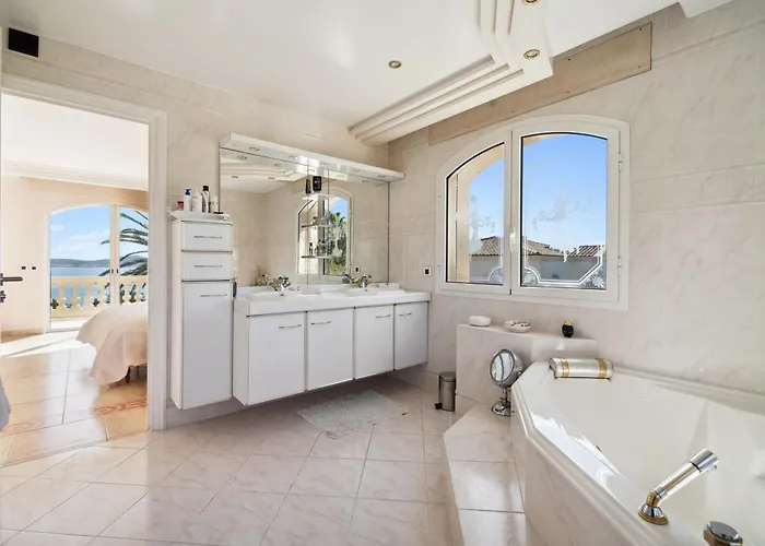 Luxury Seafront With Heated Infinity Pool * Grimaud