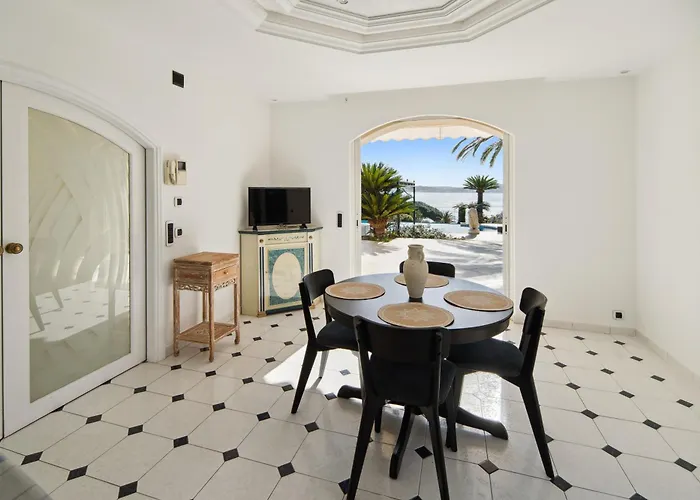 Luxury Seafront With Heated Infinity Pool Grimaud