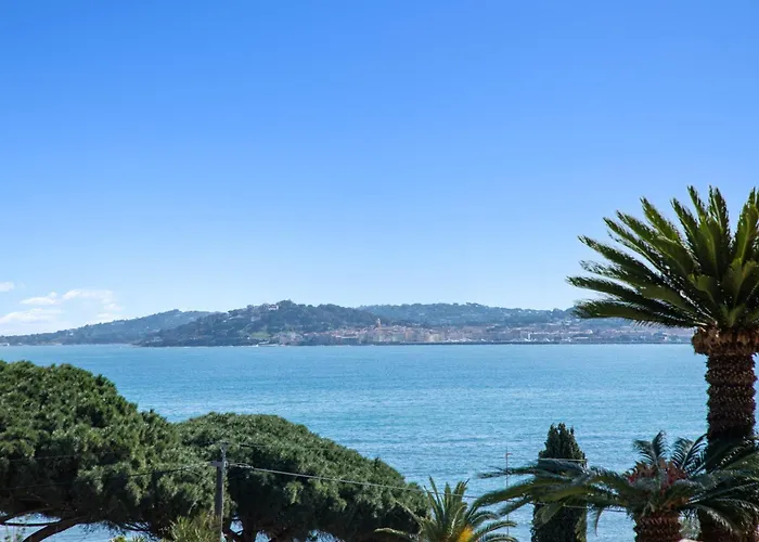 Luxury Seafront With Heated Infinity Pool Villa Grimaud