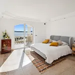 Villa Luxury Seafront With Heated Infinity Pool
