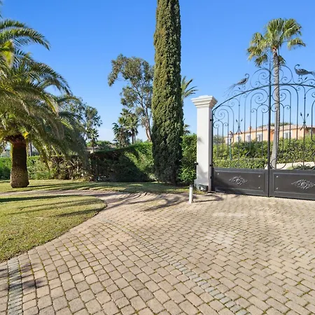 Panorama D'exception Piscine Chauffee Proche De La Dans Un Domaine Privee Villa *