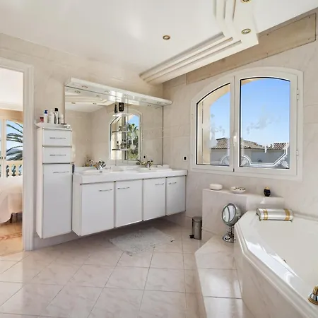 Luxury Seafront With Heated Infinity Pool * Grimaud