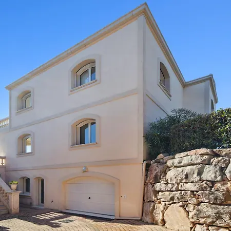 Panorama D'exception Piscine Chauffee Proche De La Dans Un Domaine Privee Villa