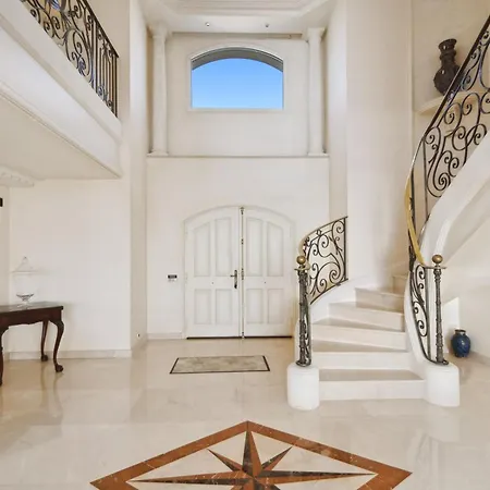 Luxury Seafront With Heated Infinity Pool Grimaud