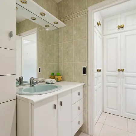 Luxury Seafront With Heated Infinity Pool Вилла Гримо