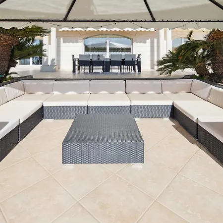 Luxury Seafront With Heated Infinity Pool Вилла Гримо