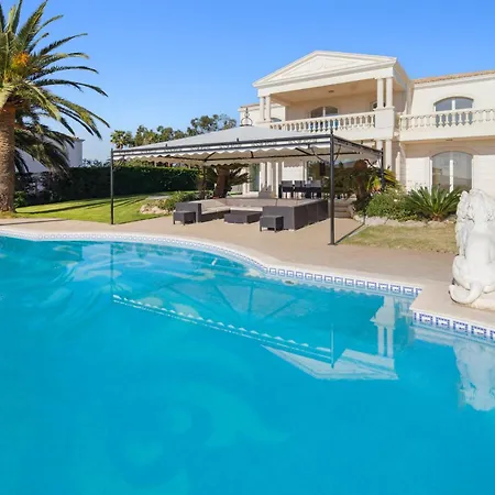 Luxury Seafront With Heated Infinity Pool *