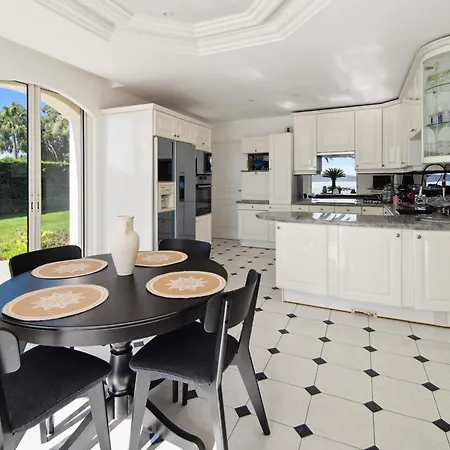 Villa Luxury Seafront With Heated Infinity Pool