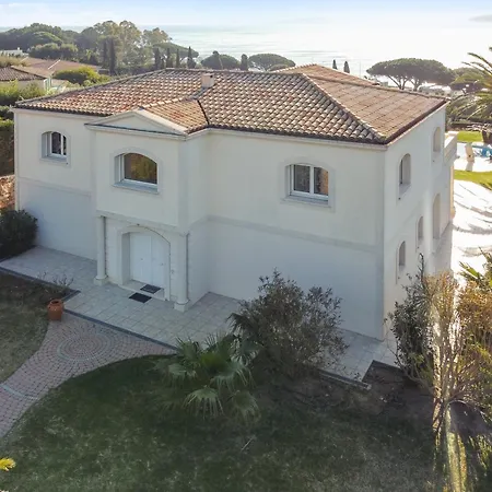 빌라 Luxury Seafront Villa With Heated Infinity Pool