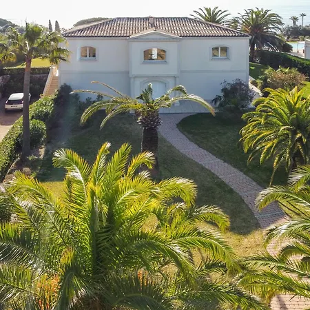 Вилла Luxury Seafront With Heated Infinity Pool Гримо