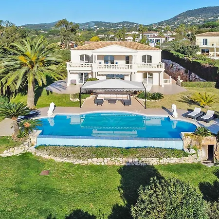 Panorama D'exception Piscine Chauffee Proche De La Dans Un Domaine Privee Villa *