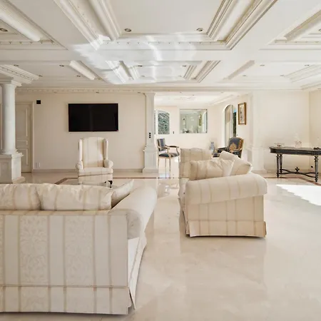 Βίλα Luxury Seafront With Heated Infinity Pool
