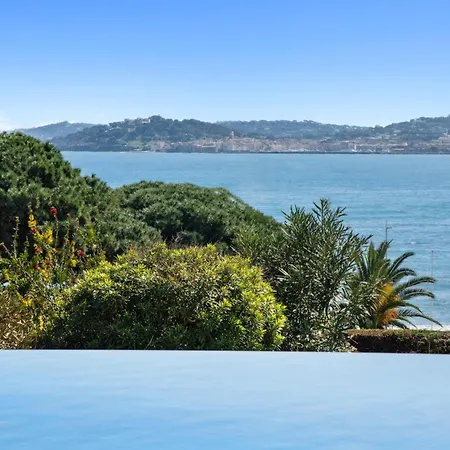 Luxury Seafront With Heated Infinity Pool Гримо