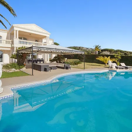 Panorama D'exception Piscine Chauffee Proche De La Dans Un Domaine Privee