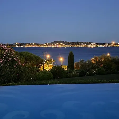 Luxury Seafront With Heated Infinity Pool Вилла