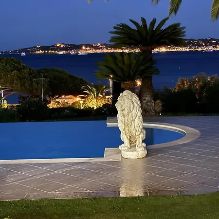 Βίλα Luxury Seafront With Heated Infinity Pool