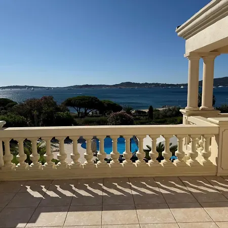 Luxury Seafront Villa With Heated Infinity Pool 빌라 *