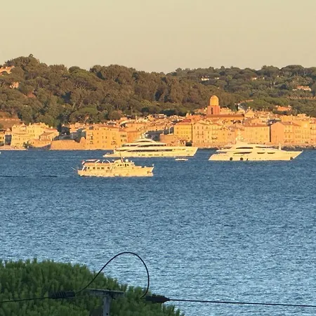 Luxury Seafront Villa With Heated Infinity Pool 그리모