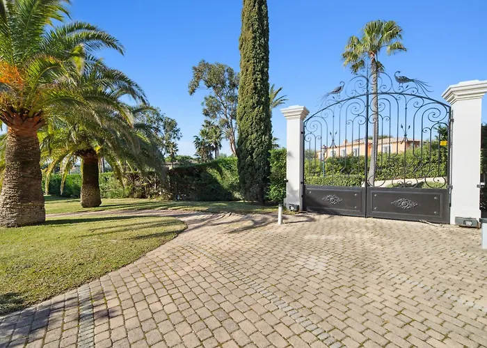 Luxury Seafront With Heated Infinity Pool Villa *