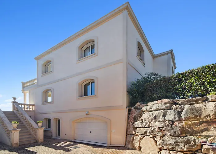 Luxury Seafront With Heated Infinity Pool Villa