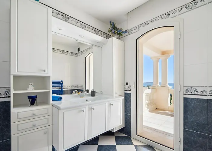 Luxury Seafront With Heated Infinity Pool Grimaud