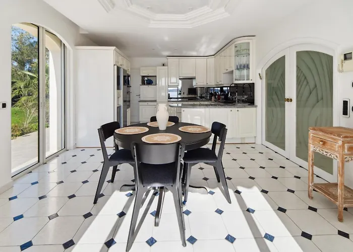 Villa Luxury Seafront With Heated Infinity Pool Grimaud