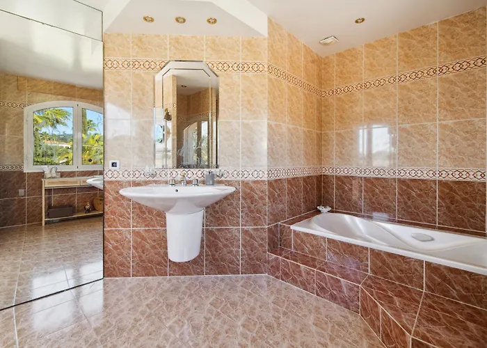 Luxury Seafront With Heated Infinity Pool Villa