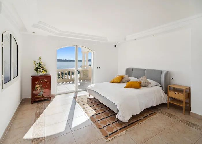 Villa Luxury Seafront With Heated Infinity Pool