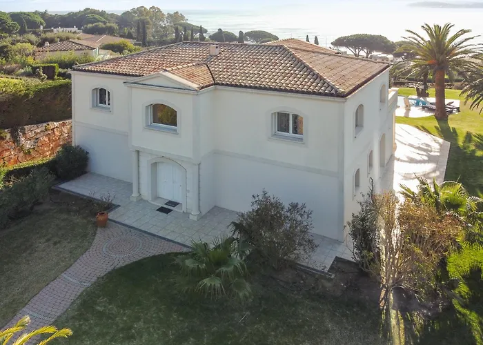 Villa Luxury Seafront With Heated Infinity Pool