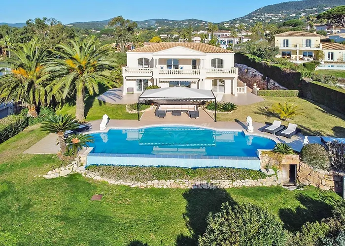 Luxury Seafront With Heated Infinity Pool Villa *
