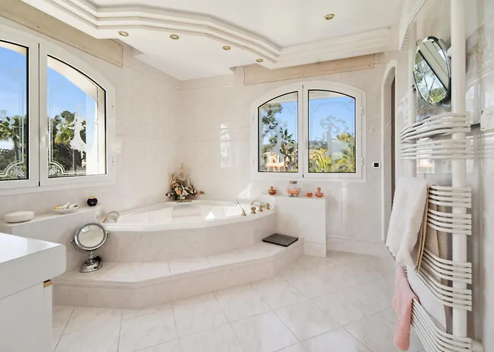 Luxury Seafront With Heated Infinity Pool Villa