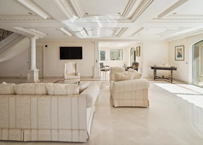 Villa Luxury Seafront With Heated Infinity Pool