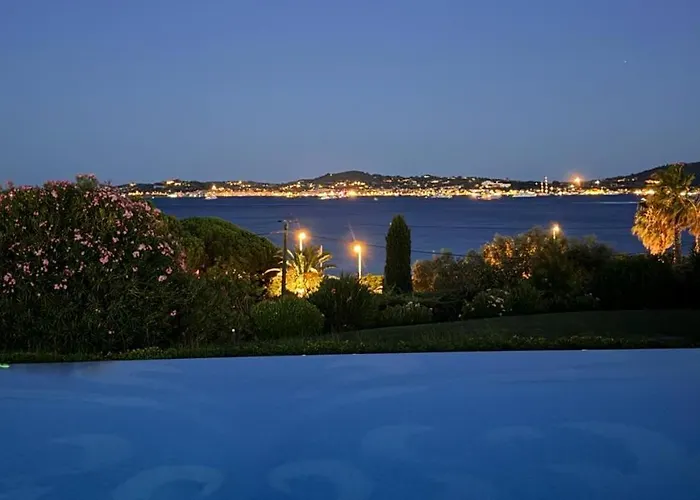 Luxury Seafront With Heated Infinity Pool Villa