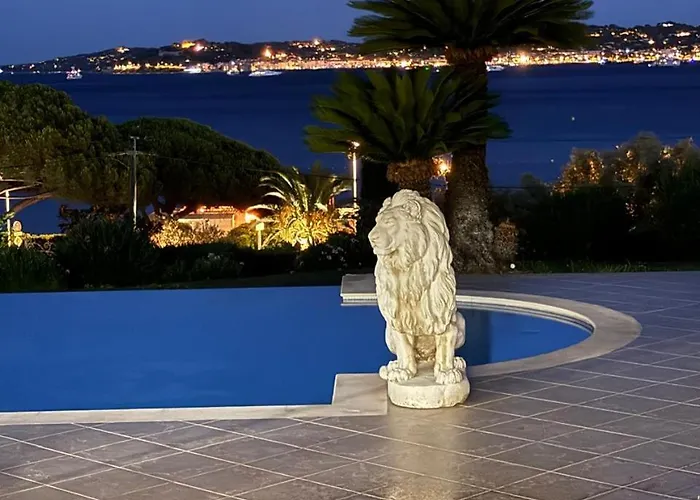 Villa Luxury Seafront With Heated Infinity Pool